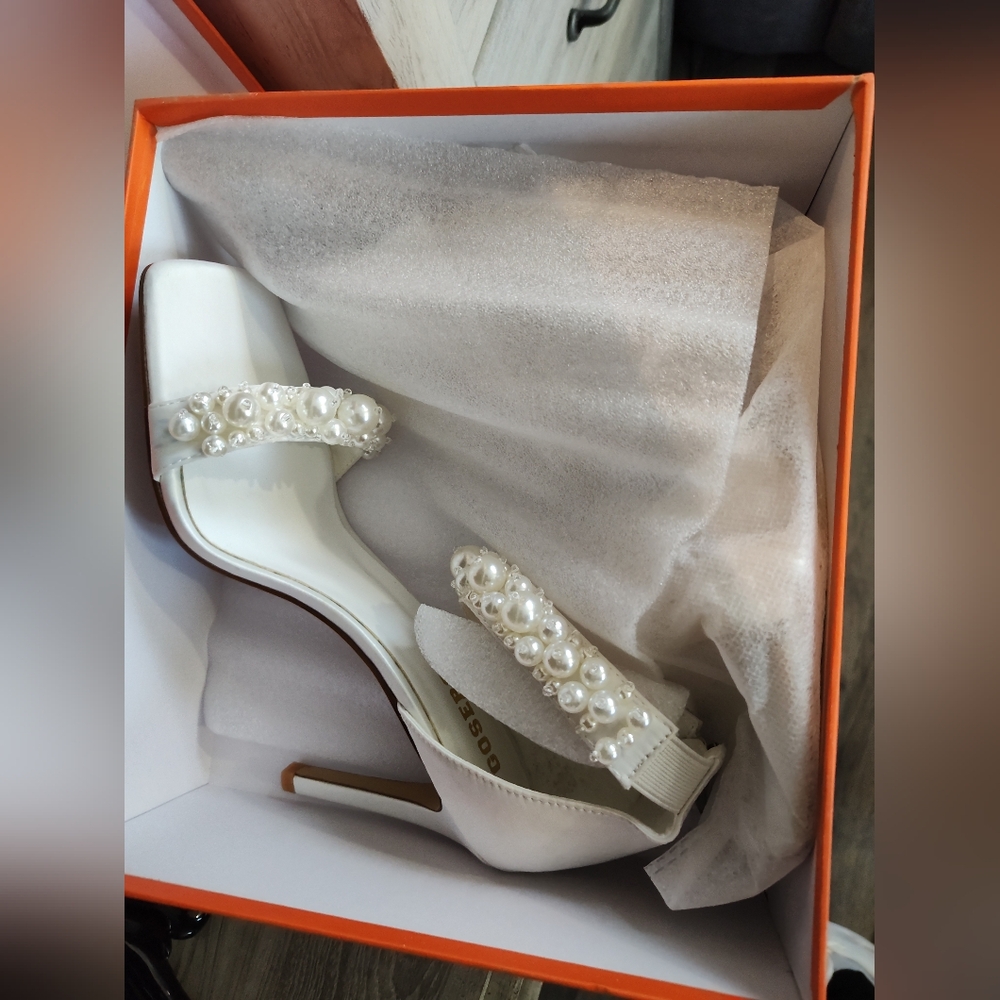 Womens Elegant Pearls Decor Back Zip Elegant White Stilettos Heels - Picture 3 of 15